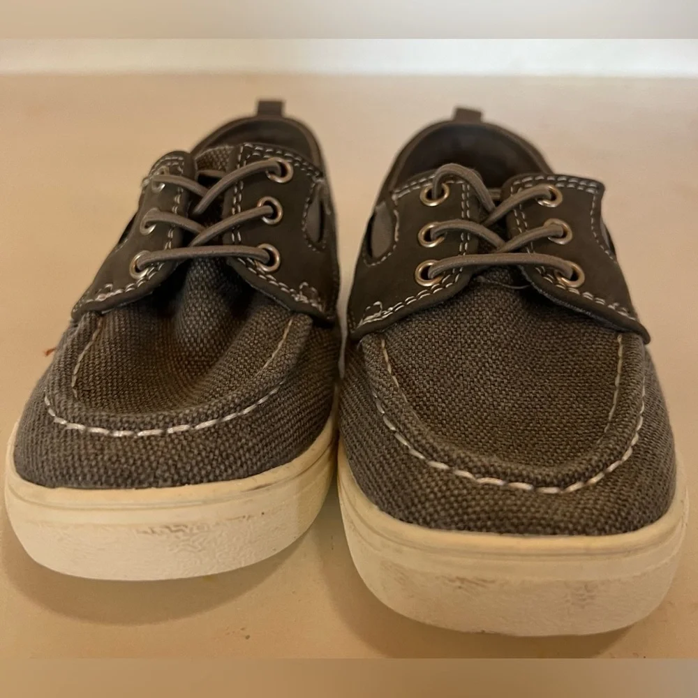 Children's Place Loafer Shoes grey size 11 toddler sperry